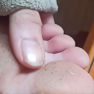 mes pieds très sales ;