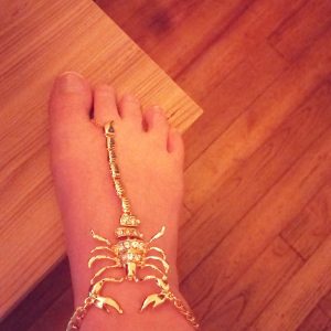 Bijou scorpion pied