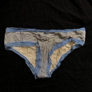Culotte pleine de traces de champagne 🍾 🥂