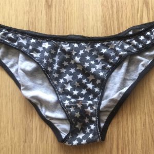Ma petite culotte à étoiles souillée, 2 jours et 2 nuits + petites tâches de fraise 🍓💦