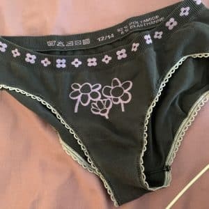 Culotte de petite fille porte bonheur portée à 18 ans