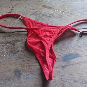 String rouge porté 1 jour