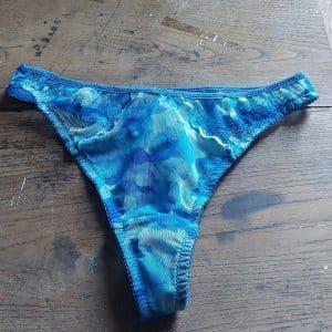 String bleu porté 2 jours