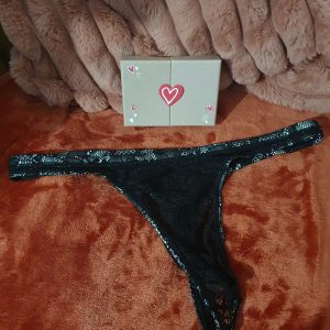 Fais moi jouir dans ma culotte NOIRE
