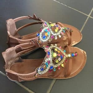 Sandales déchirées et usé