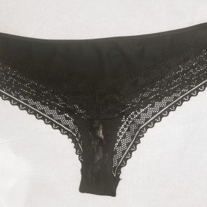 Tanga porté une toute petite journée 😘