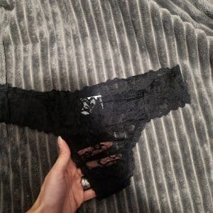 String dentelle noir aimerai être souillé (Copie)