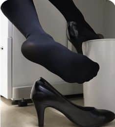 Paire de collant porté pendant une séance de domination
