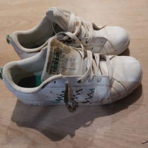 Basket adidas odorante