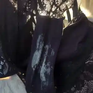 Culotte tanga noire avec traces