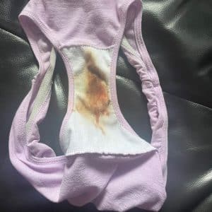 culotte rose en coton avec tache