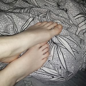 Petit pieds qui cherche Ă te donner du plaisir đŠđ€