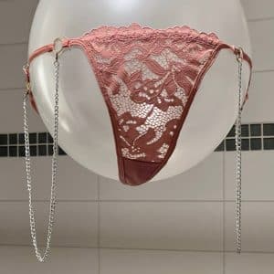 String rose en dentelle avec chaine