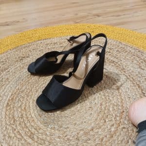 10📷 en talons noirs