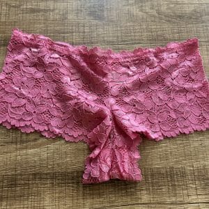Shorty rose en dentelle