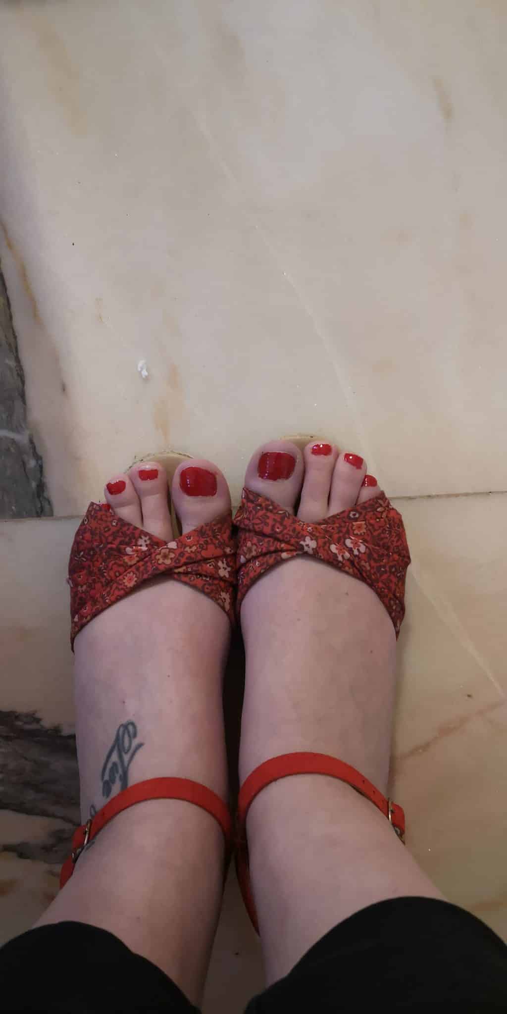 Pretty_webbed_feet Pretty_webbed_feet