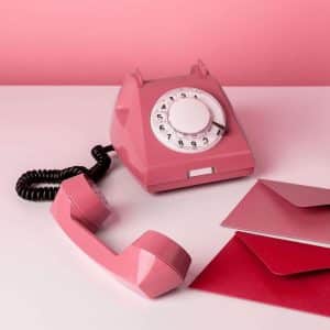 Téléphone rose ou noir pendant 5min