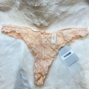 string dentelle