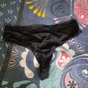 String noir porte au bureau toute la journée