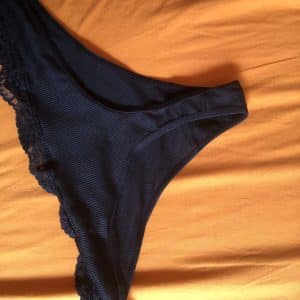 String noire bien rentré dans le cul
