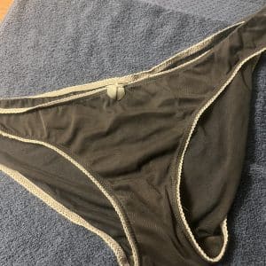 Dessous noir filet pour envie de belle trace de pertes mmmh