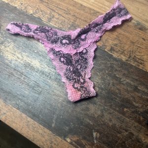 Petit rose dentelle avec du vécu pour salir entame le 2e j❤️😍