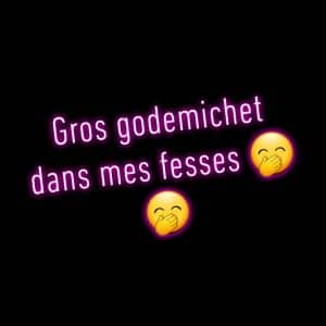 Gros godemichet rose dans mes fesses