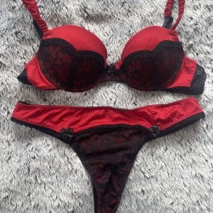 👙 Sexy ensemble rouge porté (Vendu)