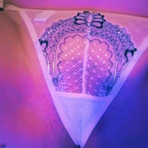 🤍🖤String FICELLE blanc dentelle noire TRÈS ODORANT et rempli 🥵