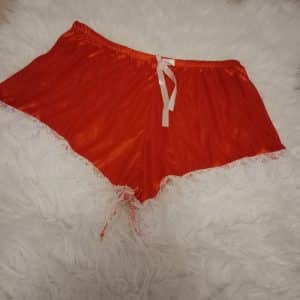 Mon short en satin rouge porté 1 ou 2 nuits