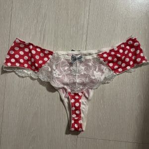 String portée pendant journée et masturbation