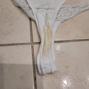 Culotte tanga très jaune du 7 février !
