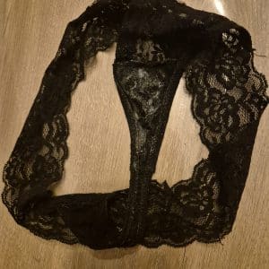 Tanga dentelle cremeux