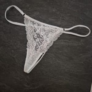 String blanc dentelle ( 24h 48h 72h ... )