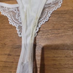 Culotte string sale et jaunie ! 24 févier