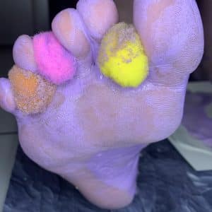 Art Sensuel - Peinture et Pompons sur mes pieds Partie 1