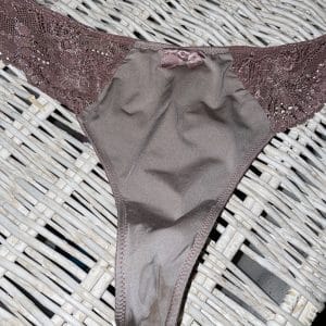Culotte portée une nuit et une journée au travail
