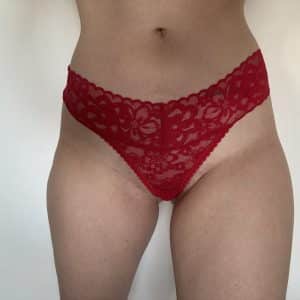 String rouge souillé
