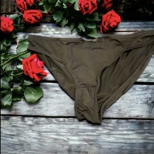 Culotte souillée avec vidéo pour grand coquin