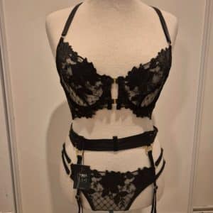 Ensemble dentelle noire