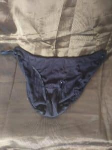 Culotte noire portée pendant cinq jours, en phase post-menstruelle