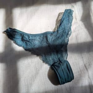 Culotte verte en dentelle
