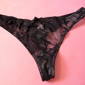 string dentelle noir 34 taille XS porté 3 jours + photo 📷