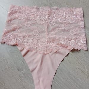 Ma magnifique culotte dentelle/effet peau portée 24h + masturbation 