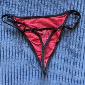 String rouge usagé