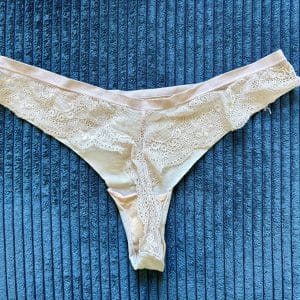 String en dentelle rose pastel