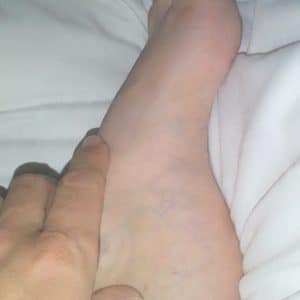 Photo Caresse sur mon pied