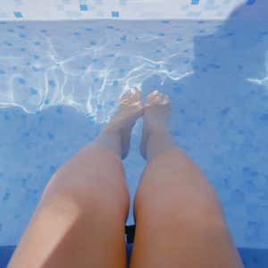 5 photos entièrement nue dans ma piscine