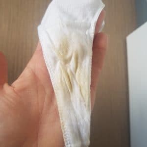 tanga blanc sale et très odorant