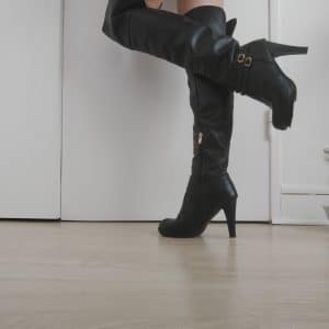 VENDU - Bottes à talon de maîtresse qui puent 🥵🥵🥵